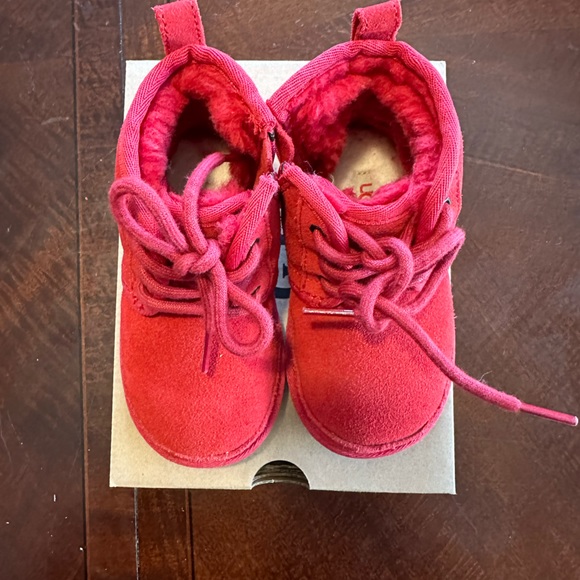 Ugg toddler size 8 boots - Picture 3 of 4